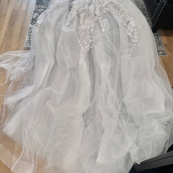 Wedding Dress 2 in 1 Elegant White Lace with Detachable Skirt Train - Picture 14 of 15